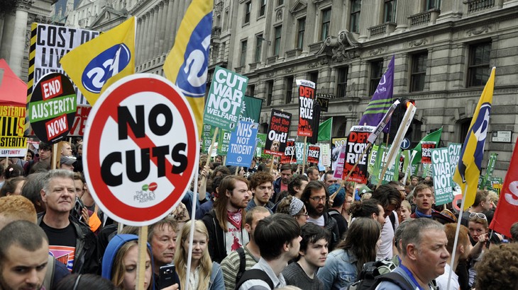 Tens of thousands of people protests austerity across Britain - ảnh 1